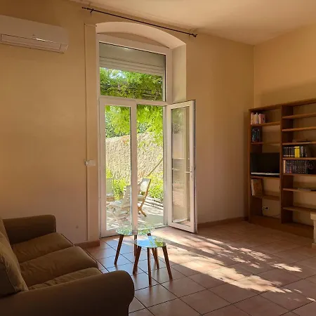 Holiday home Bienvenue A L Ecole Des Filles Ouveillan