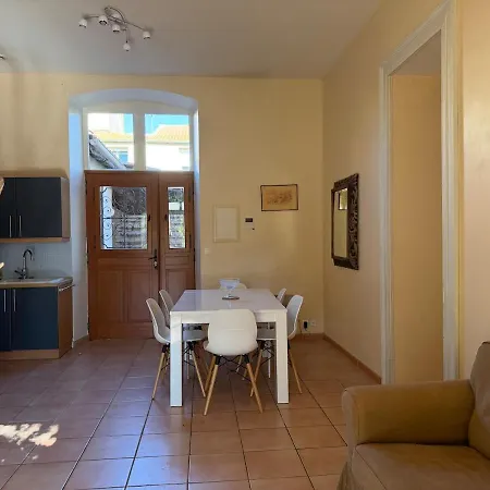Bienvenue A L Ecole Des Filles Holiday home *